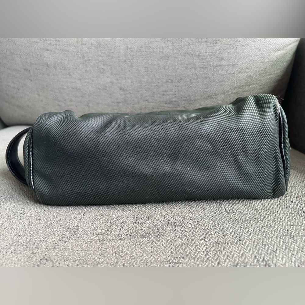 Louis Vuitton Taiga Leather Dopp kit toiletries bag. - Picture 6 of 15